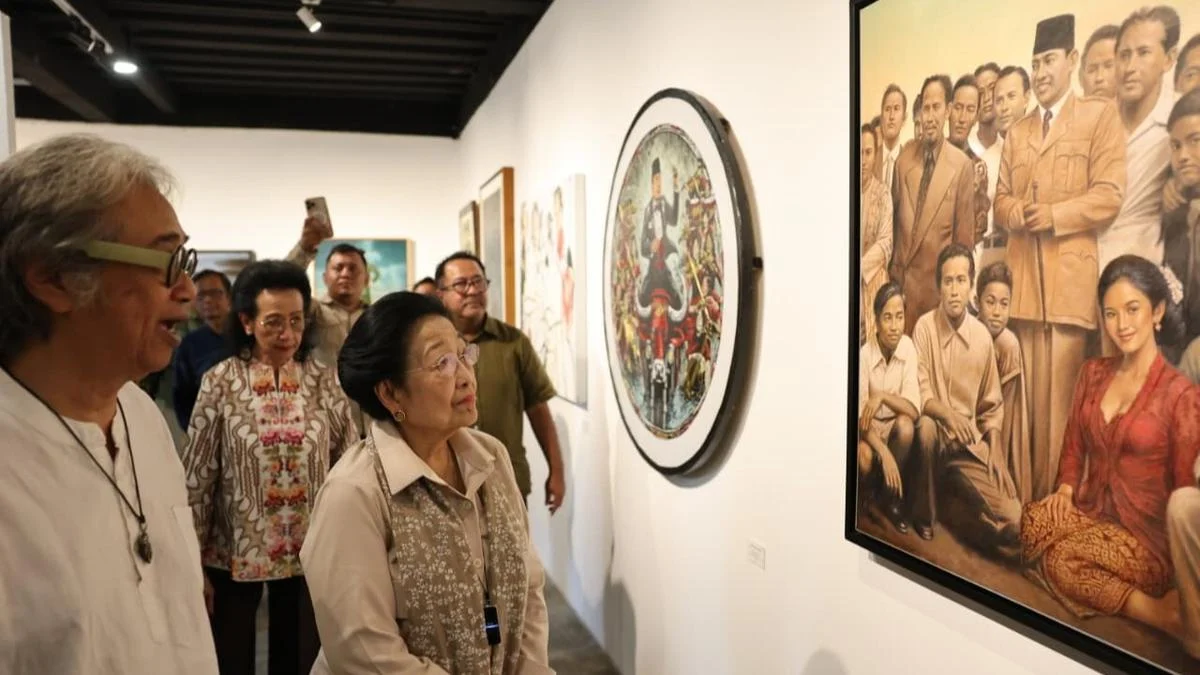 Megawati Bersama GKR Hemas Buka Pameran Mata Hati Soekarno