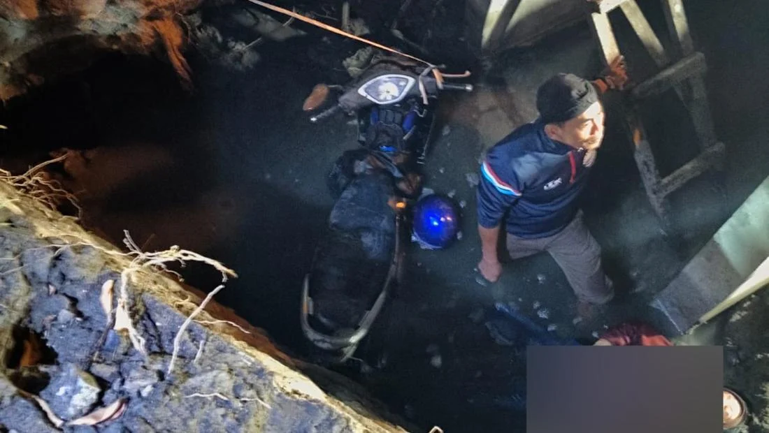 Pemotor di Surabaya Tewas Usai Tercebur Gorong-gorong Proyek Saluran Air.