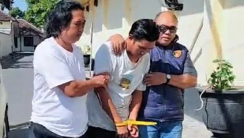 Suami Bunuh Bidan di Situbondo Serahkan Diri ke Polisi, Ini Tampangnya